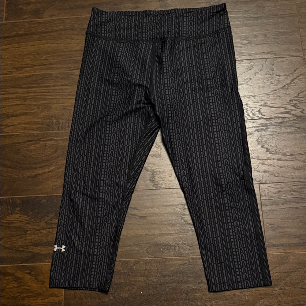 Under Armour Women’s Cropped Black Compression Leggings. HeatGear.